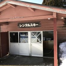 ゴンドラ山頂駅から左手にあるレンタル