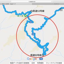 県道53号の危ない山岳道路を走る