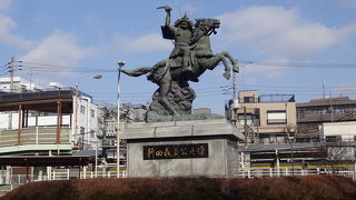 駅前ロータリーに。