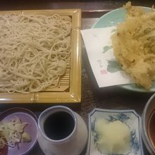 蕎麦とかき揚げのセット