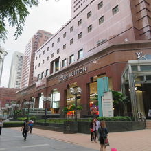 シンガポール高島屋ショッピングセンターがあります