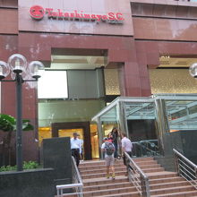 オーチャードロードからの入口