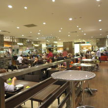 フードコートがあります