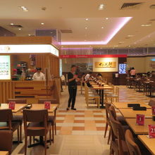 フードコートがあります