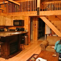 木のぬくもりを感じる温かみのある内装