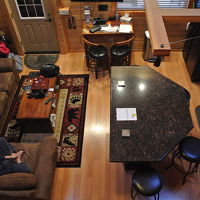 スタイリッシュなキッチンとリビング