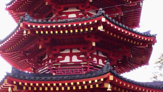 細い塔のせいか見上げるとかなり高く見えます