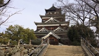 広島城　護国神社と同居する復原天守
