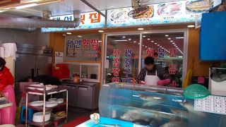 外で焼かれていた焼き魚にさそわれて