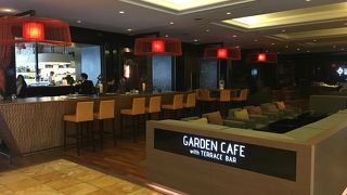 ビジネスホテルフロント横