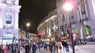 夜の散策がおすすめ