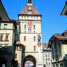 マルクト通り側から。塔の手前は「アンナザイラーの泉」