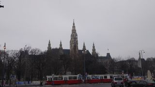 お城のような存在感