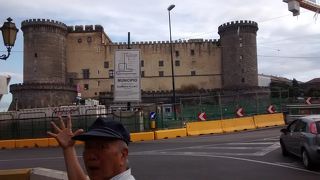 ナポリの地下鉄網は簡素なので、利用しやすいです