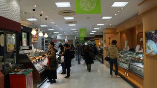 駅ビルかと思えるほどのアクセスです