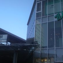 京急川崎駅に直結の駅ビルです。