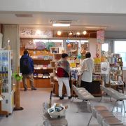 小浜島のお土産等を販売していました。