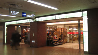 ２階のケーキ・ショップ街は便利です。