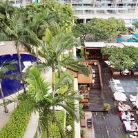 部屋から見たプール