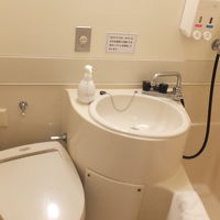 お風呂は狭かった