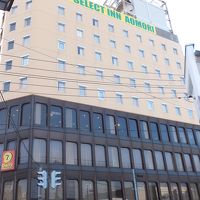 一階がコンビニ、すぐ近くにもう一軒コンビにがありました