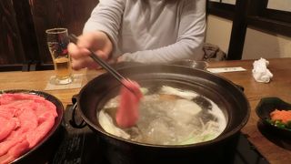 口の中にいれるとフワッ！柔らかくて美味しいお肉でした。