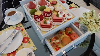 アフタヌーンティーも人気