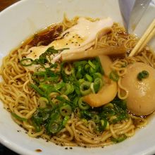 中華そば　醤油が強めです