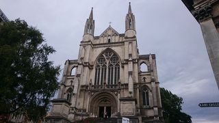 街の中心にある教会