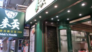 にぎやかな通り