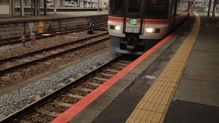 静岡と甲府を結ぶ特急