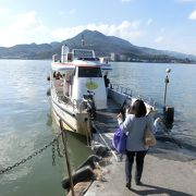 淡水の小さな船着場から対岸の八里に向かって船に乗ってみました。