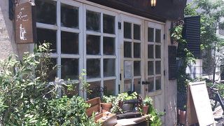 小さなビストロ。