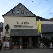 宝石関係の展示にイーダー・オーバーシュタイン博物館（現在の名前はドイツ鉱物博物館）もある