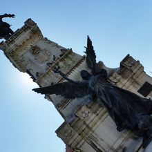 王子の下にも銅像