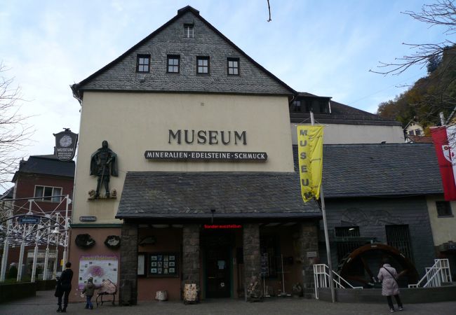 宝石関係の展示にイーダー・オーバーシュタイン博物館（現在の名前はドイツ鉱物博物館）もある
