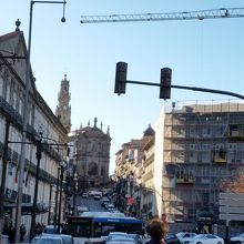 遠くにクレリゴス教会