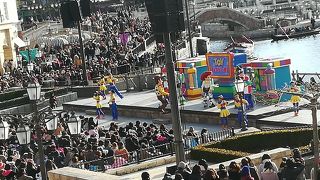 ファストパスでも混雑時は待つ