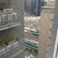 JR線が見えるぐらい新橋から近いが、防音はわりと良