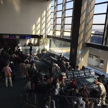 成田空港 出発ゲート 風景