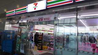 日本円現金持参　&　制限エリア内にコンビニあり