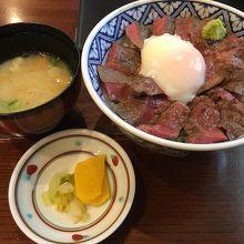 阿蘇名物あか牛丼！