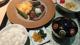 空港のレストランであか牛を食べられる！