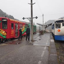 江川崎駅ですれちがい