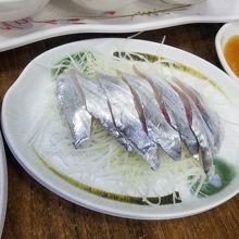 太刀魚の刺身、これも突き出し