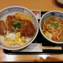カツ丼とうどんのセット