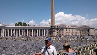 メディアなどでお馴染みのこの場所がとにかく広い広場なのでびっくり