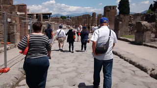 ポンペイの街を東西に伸びる目抜き通り