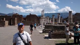 台座や柱が残っているくらいで、あまり神殿の面影は残っていません