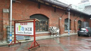 訪問した時は一部修復中でした。